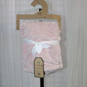 Mon Lapin Luxury Velvet Baby Blanket. 100% polyester.  Sz. 30"x40"